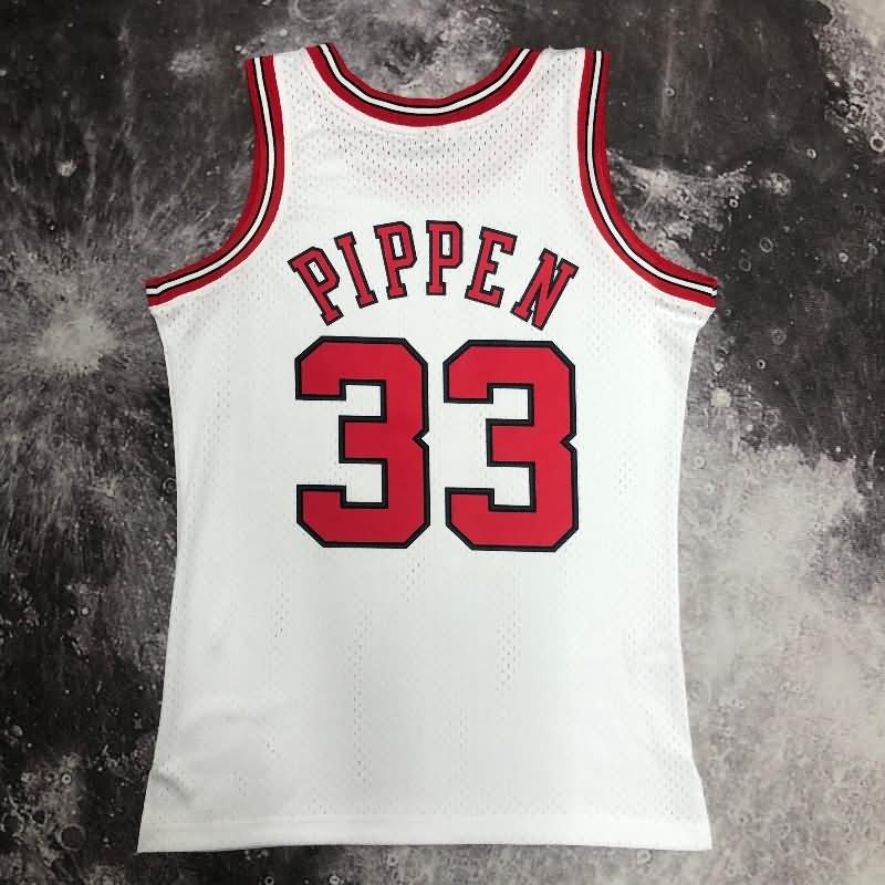 Chicago Bulls 1997/98 White Classics Basketball Jersey (Hot Press)