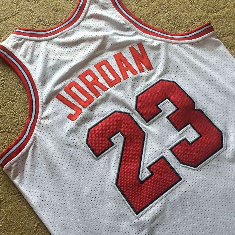 Chicago Bulls 1984/85 JORDAN #23 White Classics Basketball Jersey (Closely Stitched)