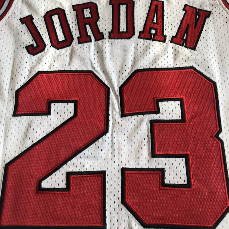 Chicago Bulls 1995/96 JORDAN #23 White Champion Classics Basketball Jersey (Closely Stitched)