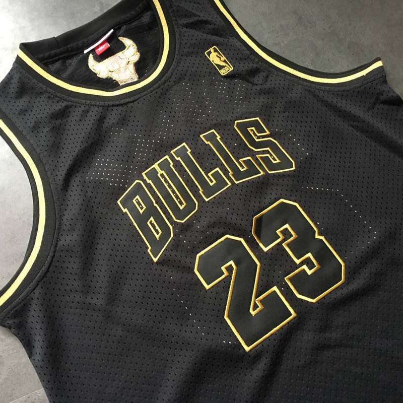 Chicago Bulls 1997/98 JORDAN #23 Black Gold Classics Basketball Jersey (Closely Stitched)