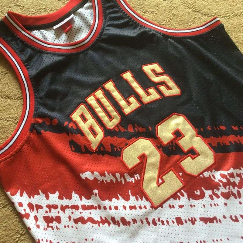 Chicago Bulls 1997/98 JORDAN #23 Black White Classics Basketball Jersey (Closely Stitched)