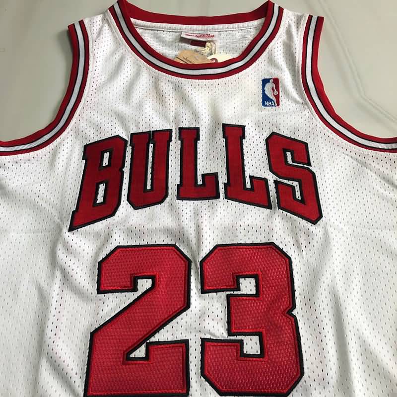 Chicago Bulls 1997/98 JORDAN #23 White Classics Basketball Jersey (Closely Stitched)