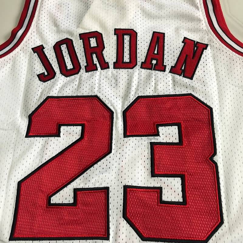 Chicago Bulls 1997/98 JORDAN #23 White Classics Basketball Jersey (Closely Stitched)