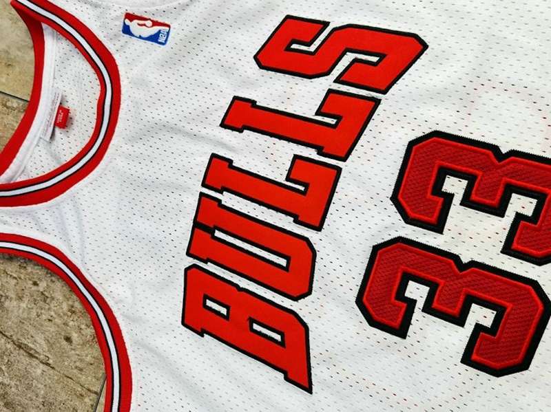 Chicago Bulls 1997/98 PIPPEN #33 White Classics Basketball Jersey (Closely Stitched)