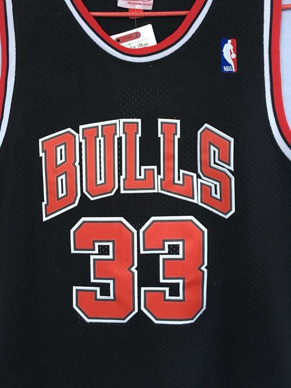 Chicago Bulls 1997/98 PIPPEN #33 Black Classics Basketball Jersey (Stitched)