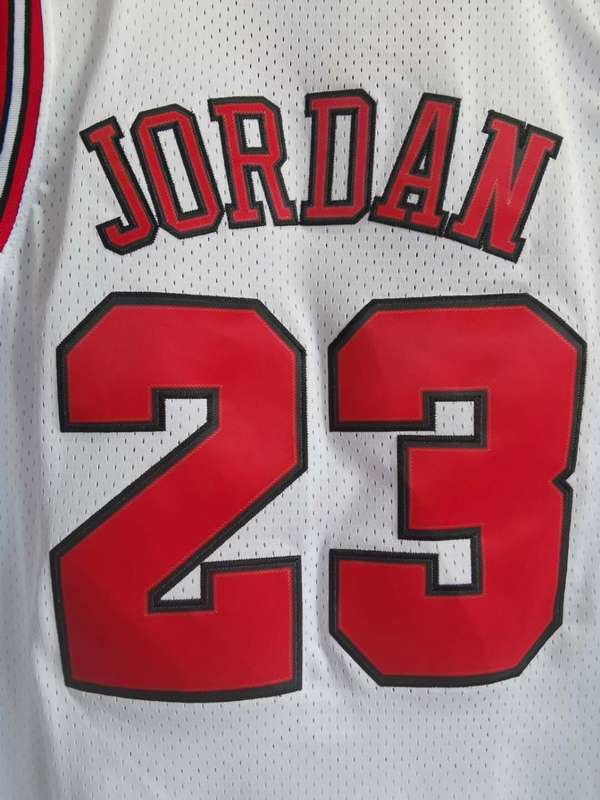 Chicago Bulls 1997/98 JORDAN #23 White Classics Basketball Jersey (Stitched)