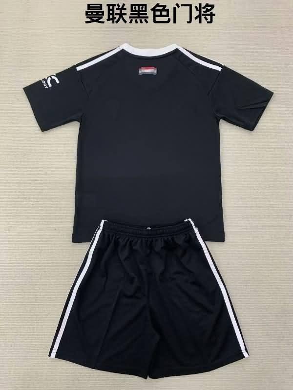 Manchester United 24/25 Kids Goalkeeper Black Soccer Jersey And Shorts