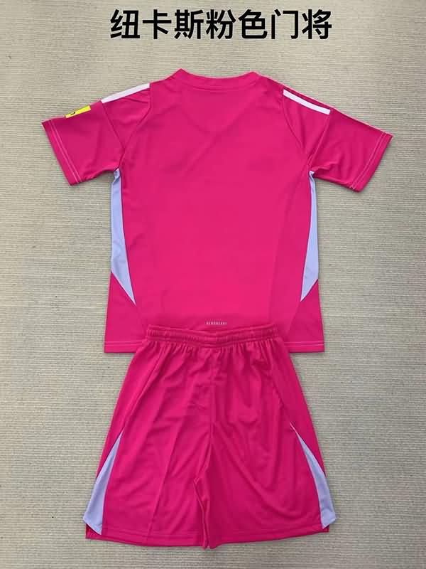 Newcastle United 24/25 Kids Goalkeeper Pink Soccer Jersey And Shorts