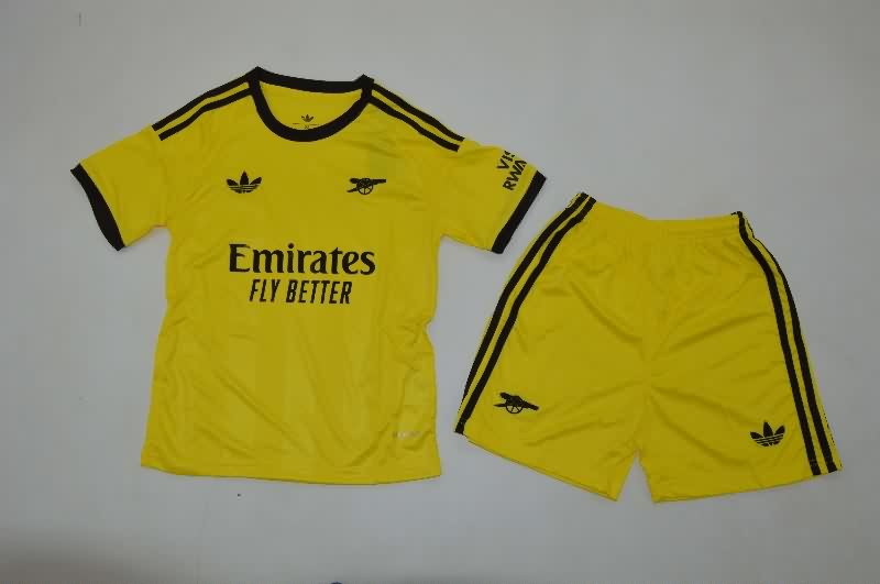 Arsenal 25/26 Kids Goalkeeper Yellow Soccer Jersey And Shorts 02 Arsenal 25/26 Kids Goalkeeper Yellow Soccer Jersey And Shorts 02