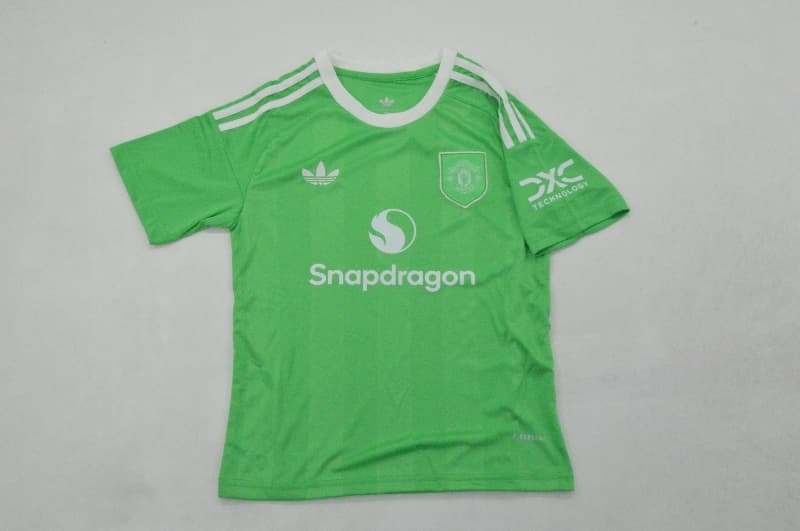 Manchester United 25/26 Kids Goalkeeper Green Soccer Jersey And Shorts