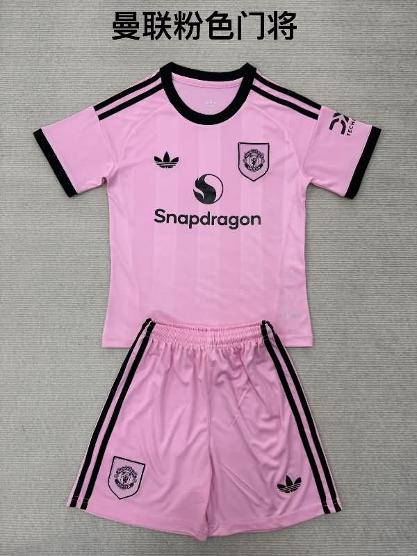 Manchester United 25/26 Kids Goalkeeper Pink Soccer Jersey And Shorts Manchester United 25/26 Kids Goalkeeper Pink Soccer Jersey And Shorts