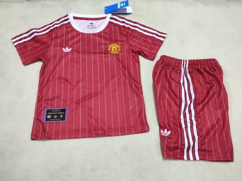 Manchester United 25/26 Kids Red Soccer Jersey And Shorts 02 Manchester United 25/26 Kids Red Soccer Jersey And Shorts 02