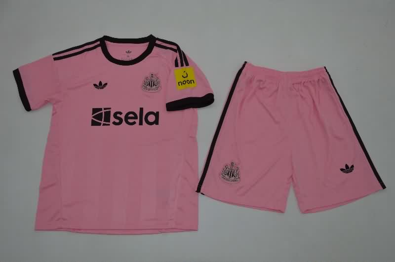 Newcastle United 25/26 Kids Goalkeeper Pink Soccer Jersey And Shorts Newcastle United 25/26 Kids Goalkeeper Pink Soccer Jersey And Shorts