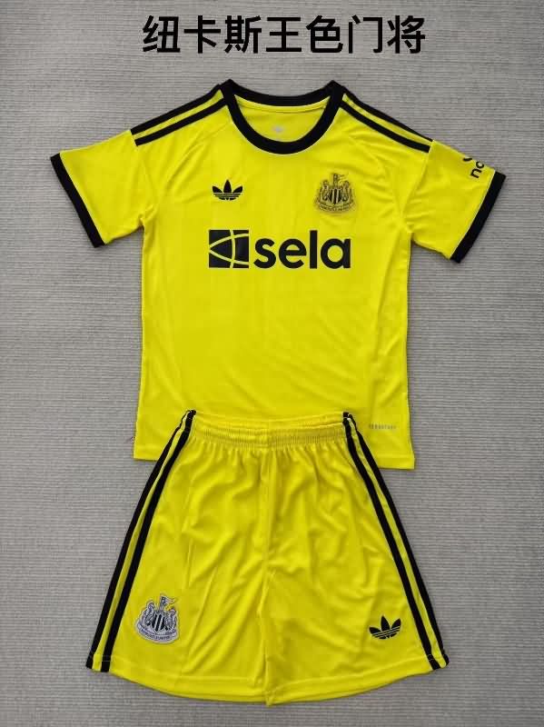 Newcastle United 25/26 Kids Goalkeeper Yellow Soccer Jersey And Shorts Newcastle United 25/26 Kids Goalkeeper Yellow Soccer Jersey And Shorts