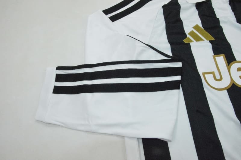 AAA(Thailand) Juventus 26/27 Home Long Sleeve Soccer Jersey