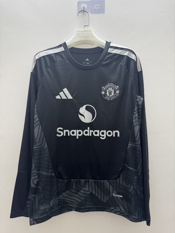 AAA(Thailand) Manchester United 26/27 Goalkeeper Black Long Sleeve Soccer Jersey AAA(Thailand) Manchester United 26/27 Goalkeeper Black Long Sleeve Soccer Jersey