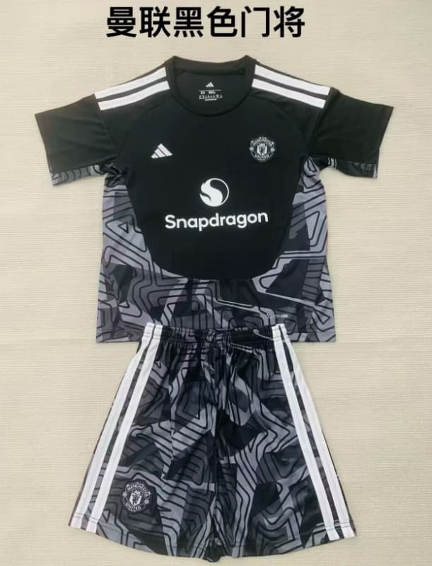 Manchester United 26/27 Kids Goalkeeper Black Soccer Jersey And Shorts