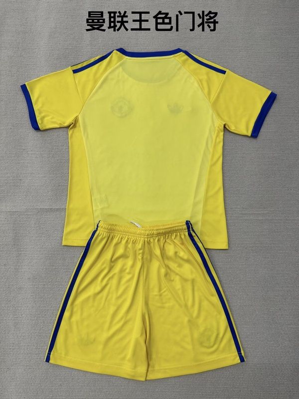 Manchester United 26/27 Kids Goalkeeper Yellow Soccer Jersey And Shorts