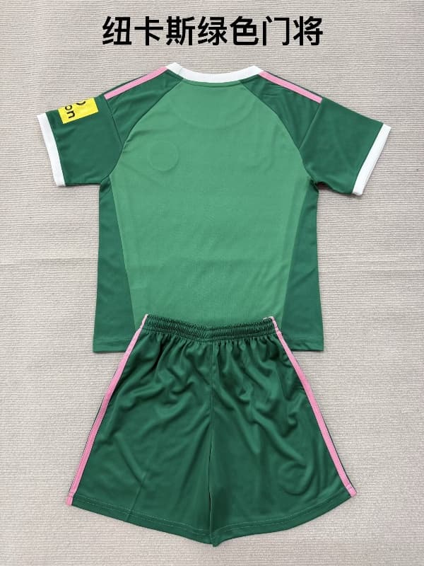 Newcastle United 26/27 Kids Goalkeeper Green Soccer Jersey And Shorts