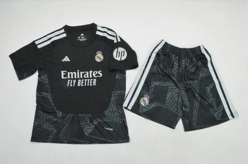 Real Madrid 26/27 Kids Goalkeeper Black Soccer Jersey And Shorts
