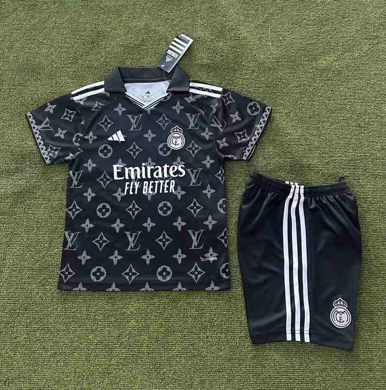 Real Madrid 26/27 Kids Special Soccer Jersey And Shorts 04