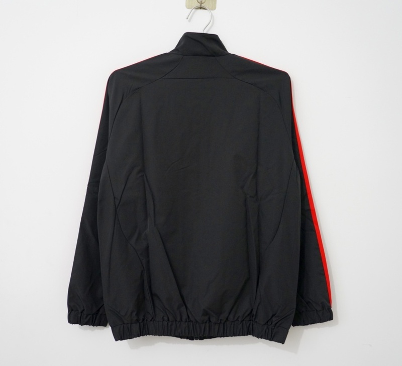 AAA(Thailand) Liverpool 26/27 Black Soccer Windbreaker 02