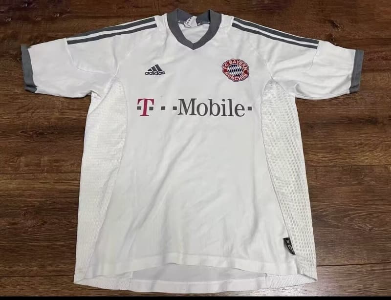 AAA(Thailand) Bayern Munich 2002/04 Away Retro Soccer Jersey