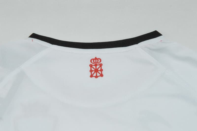 AAA(Thailand) Osasuna 2010/11 Away Retro Soccer Jersey