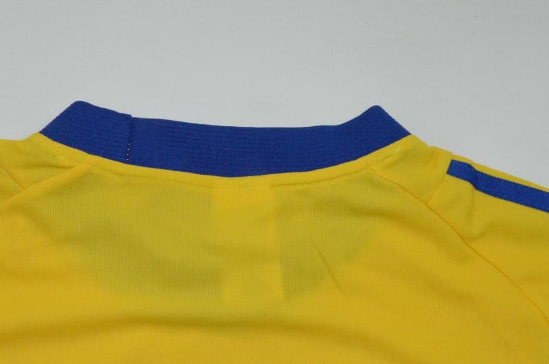 AAA(Thailand) Sweden 2002 Home Retro Soccer Jersey